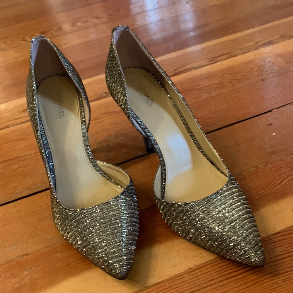 Michael Koran Sparkley Gold Pump size 8